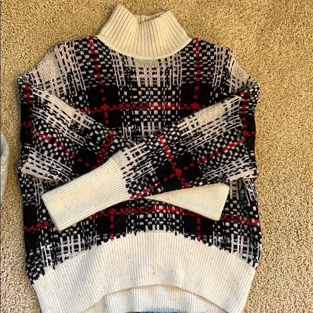 Sweaters - Picture 4 of 4